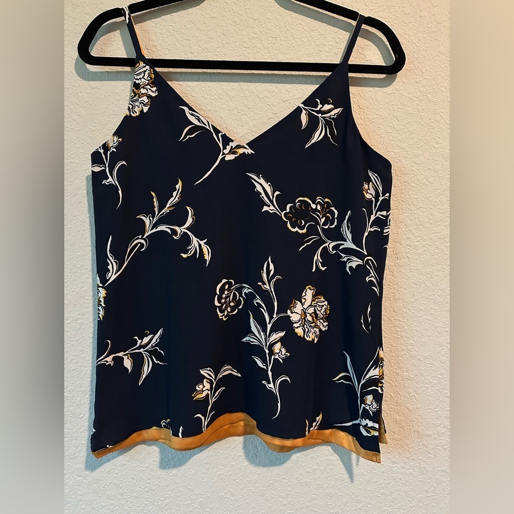 New White House Black Market Woven Reversible Navy Floral Camisole Size XS - Picture 3 of 5